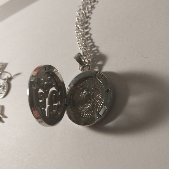 Circular Tree Metal Locket - Picture 2 of 4